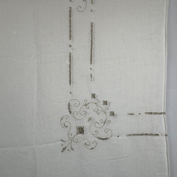 VTG Embroidery Lace Linen Tablecloth 66 X 82 Ivory Seat 6-8 Flaws/ Repairs - Picture 5 of 14